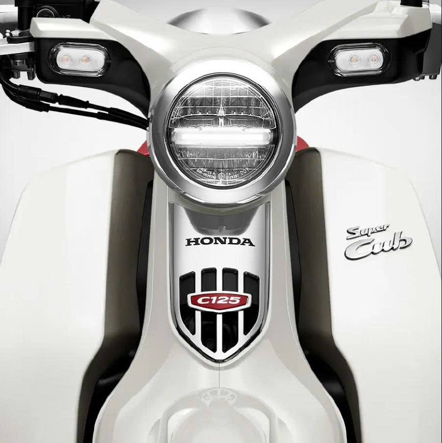 Honda Super Cub 125 Custom Edition Thái Lan 2025 màu trắng tại Đồng Nai
