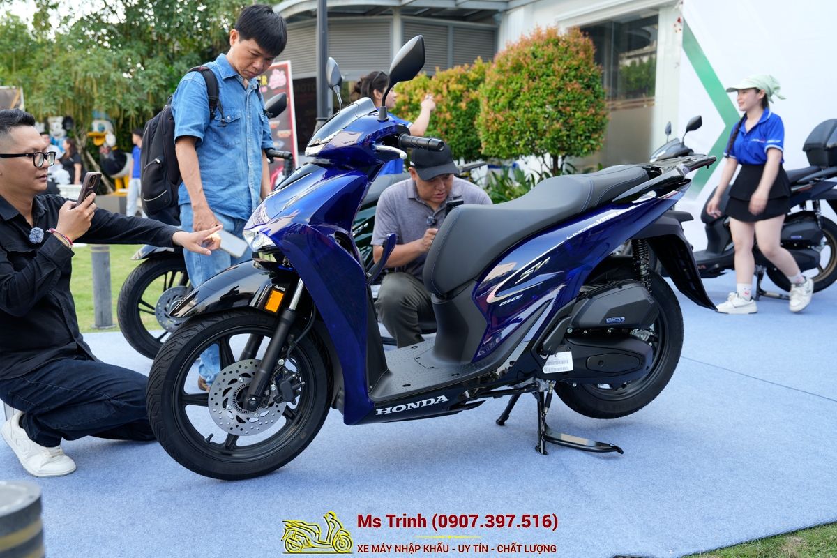 Honda SH150 Vetro Blue 2026 Limited Edition - Siêu phẩm SH Ý dàn áo xanh trong suốt cực hiếm tại Đồng Nai