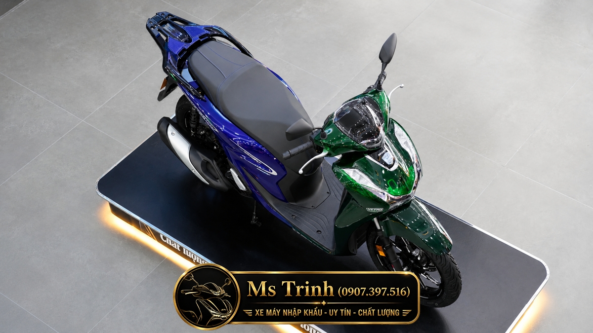 Góc ngang Honda SH150i Green Sapphire thể hiện hai sắc Vetro Thân ngang SH150i Green Sapphire cho thấy Vetro Green và Blue Sapphire