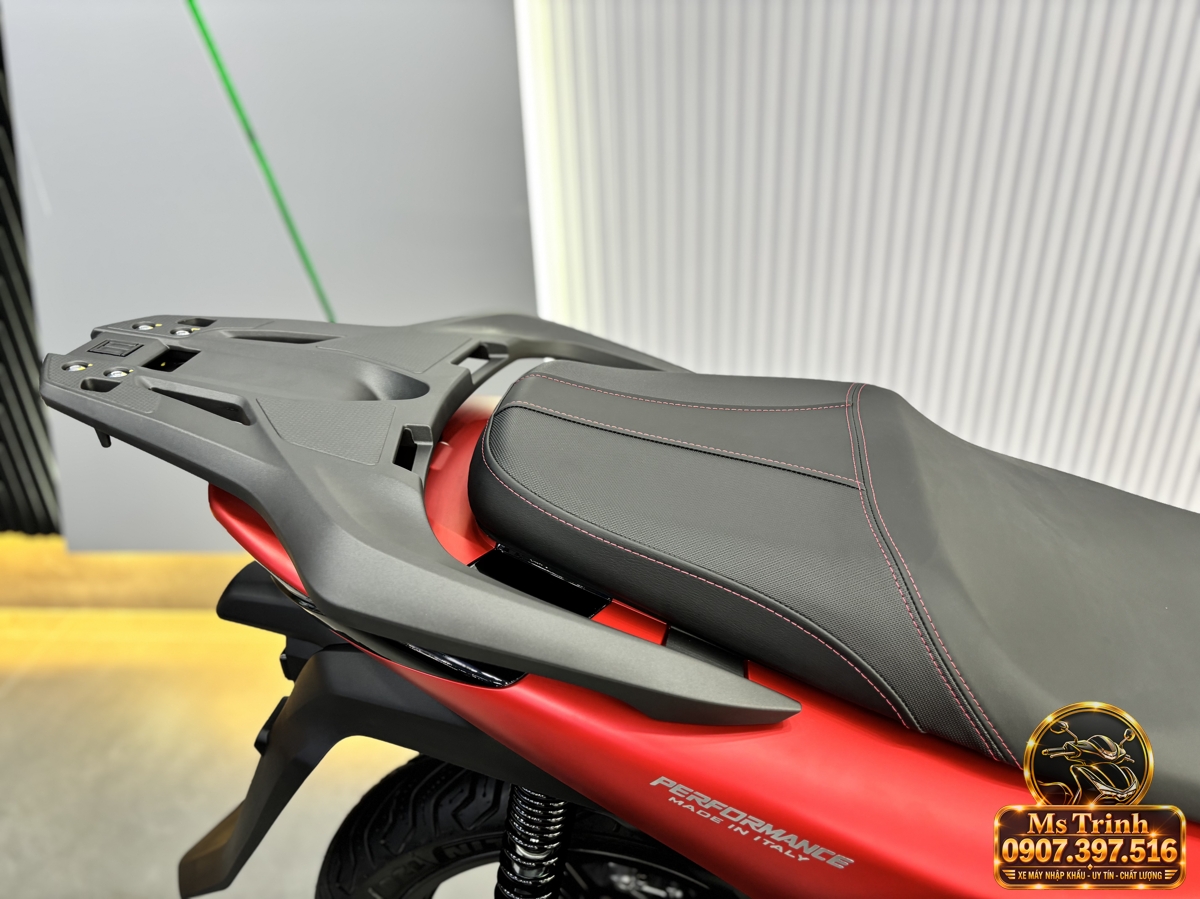 Hình ảnh thực tế SH150i Ý màu đỏ phiên bản 2027 số 1 Hình ảnh thực tế Honda SH150i Ý màu đỏ model 2027 trong bộ ảnh showroom CubShop Premium