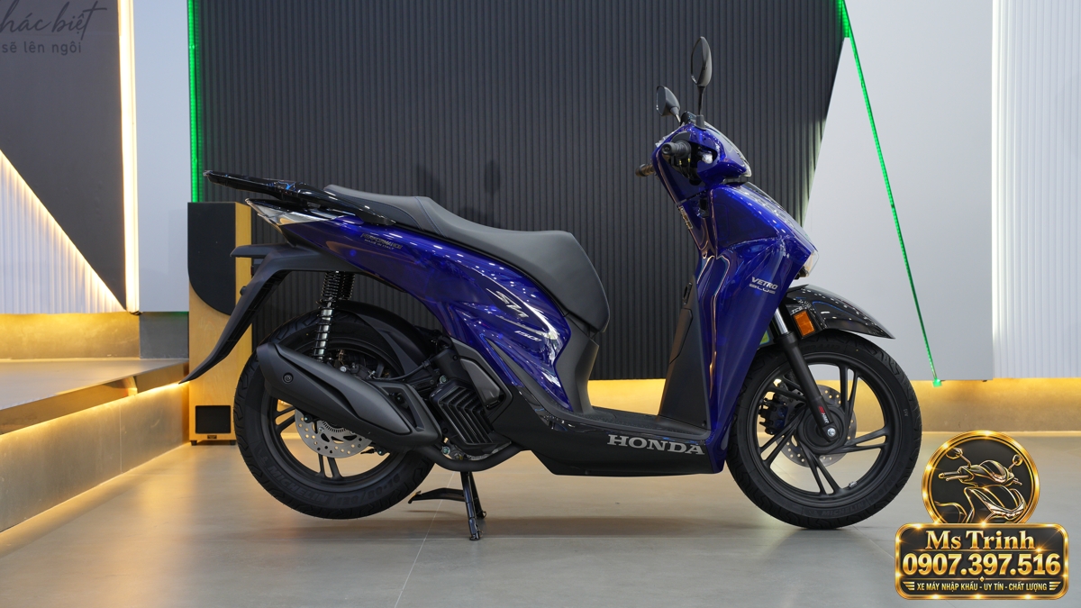 Toàn cảnh Honda SH150 Vetro Blue 2027 nhập Ý với dàn áo xanh Sapphire và thiết kế cao ráo